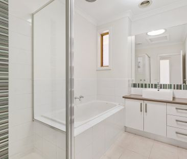 Spacious Unit - Photo 3