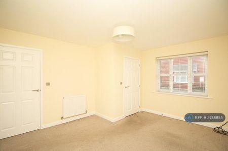 3 bedroom semi-detached house to rent - Photo 3