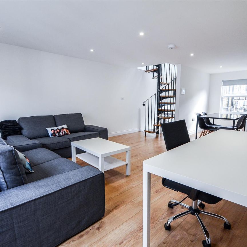 4 bedroom maisonette - Photo 1