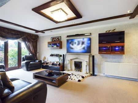 Hythe End Road, Wraysbury, Staines-upon-Thames,TW19 - Photo 3