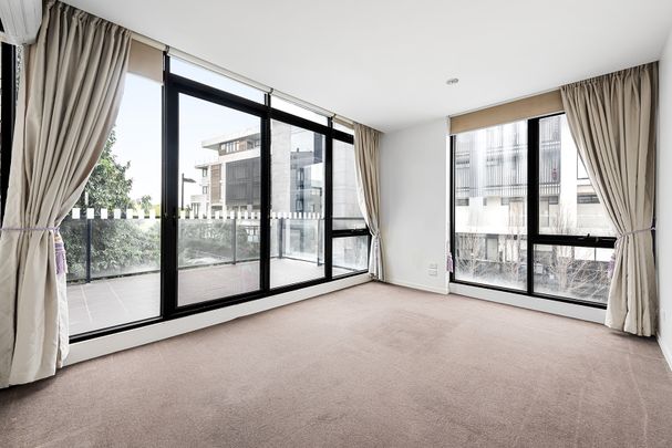 STYLISH TOWNHOUSE.. - Photo 1