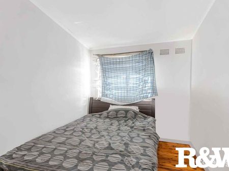 4-Bedroom Home with Spacious Yard - Photo 5