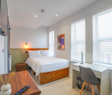 6 Bed Terraced House, Milton Road, SO15 - Photo 5