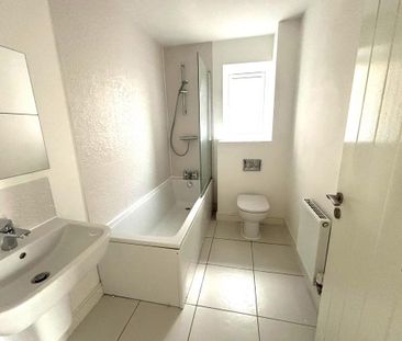 3 bedroom semi-detached house to rent - Photo 6