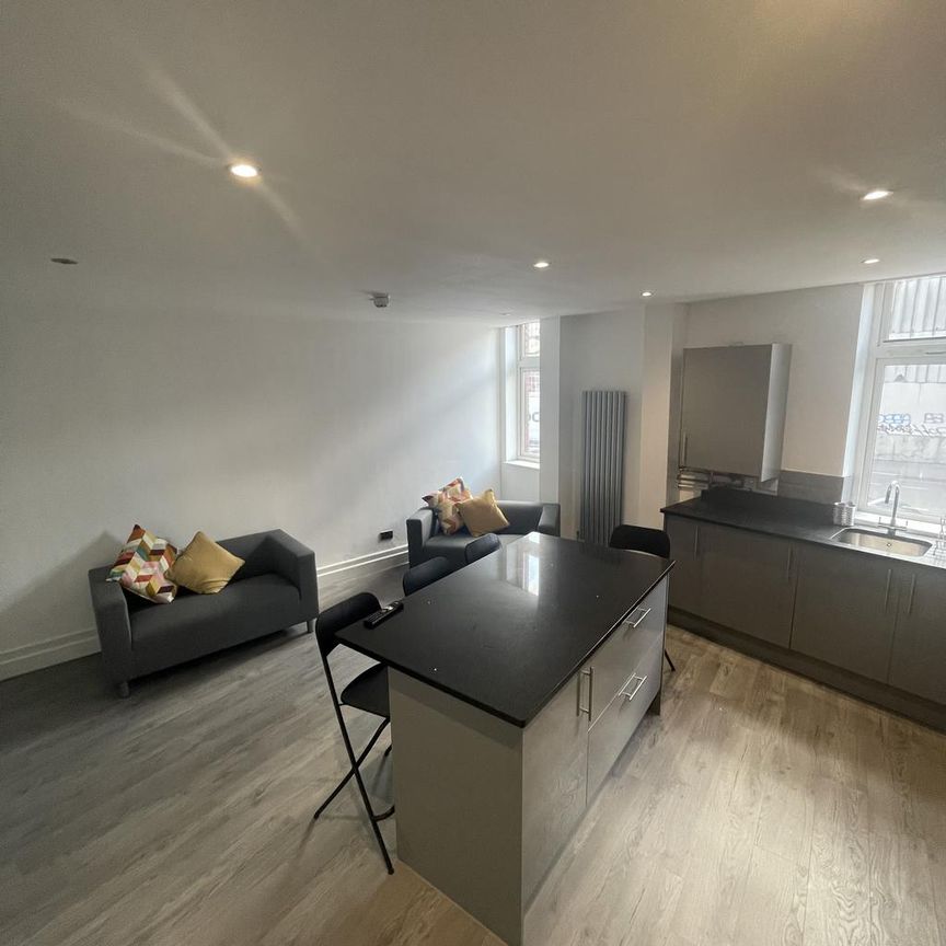 1 bedroom in a flat share to rent - Photo 1