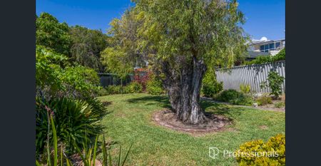 Coastal Living in Mullaloo - Private 2x1 Rear Home - Photo 4