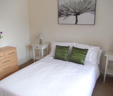 St Lukes Square, Guildford, GU1 - Photo 5