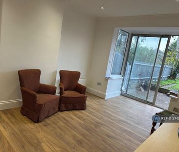 4 bedroom semi-detached house to rent - Photo 1