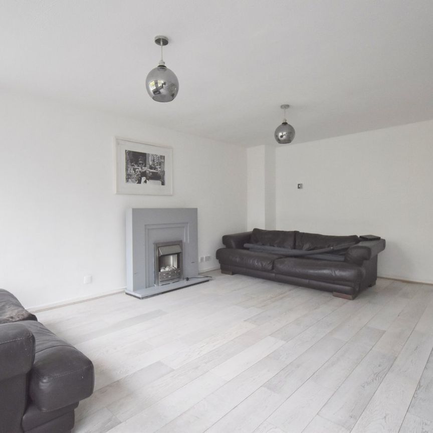 Silver Tree Close, Walton-on-Thames, KT12 - Photo 1