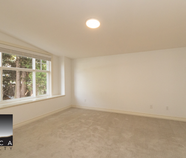 715 Crystal Court, North Vancouver (UPPER) - Photo 5