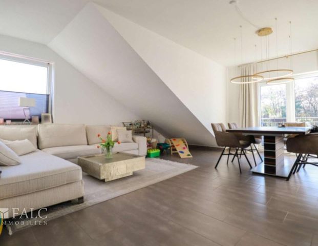 Helle und großzügige Dachgeschosswohnung in ruhiger Lage von Dormagen Alt-Hackenbroich - Foto 1