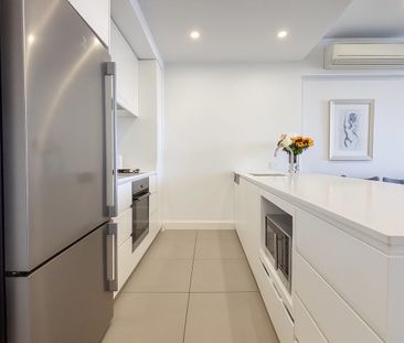 A must see Apartment - Boasting spectacular water views! - Photo 4