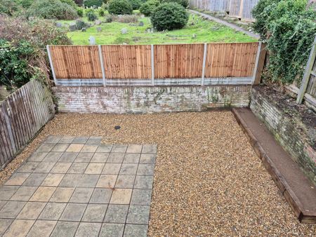 4 bedroom terraced house to rent - Photo 3