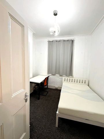 Studio Flat, Belgrave Road, SW1V - Photo 3