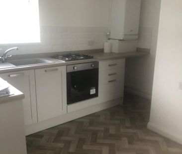 2 bedroom semi-detached house to rent - Photo 2