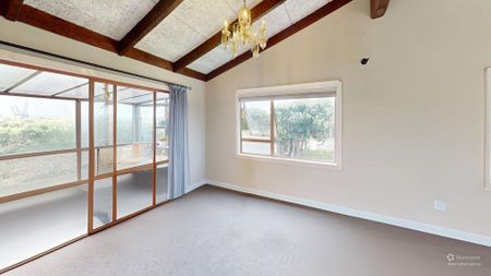 Otaki Beach - 5 Bedrooms - Photo 2