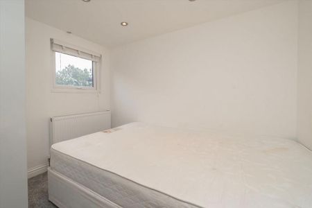 3 bedroom flat to rent - Photo 4