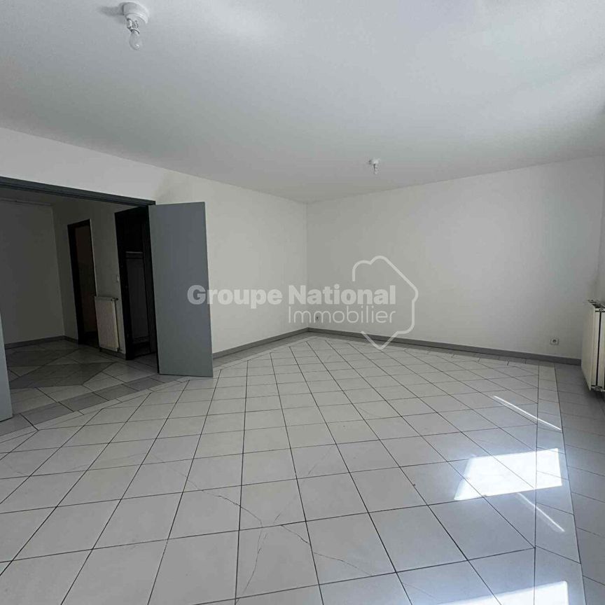 T3 AVEC PARKING EN CENTRE-VILLE, - Photo 1