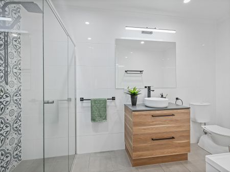 Newly Renovated Home In Sought After East Albury - Photo 4