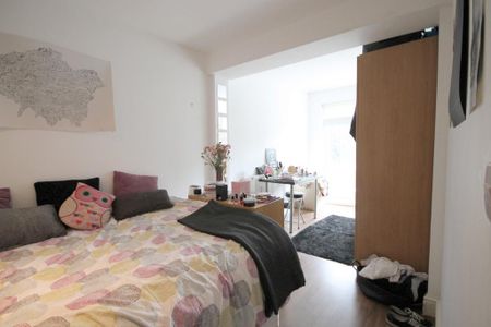 3 bedroom flat to rent - Photo 5