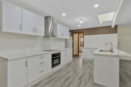 Charming 3 Bedroom Home in Leafy Hope Valley! - Photo 2