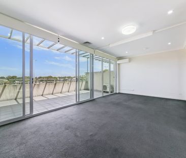 Oversized apartment in modern complex - Photo 4