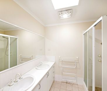 Family Home In Heart Of Bruce - Photo 4