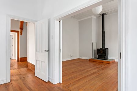 Large Four Bedroom Home! - Photo 2