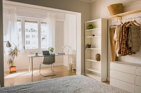 Carrer de Còrsega, Barcelona, Catalonia 08037 - Photo 2