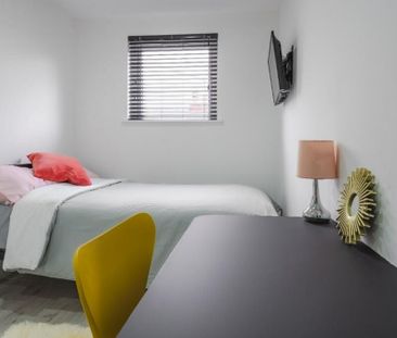 1 bedroom in a house share to rent - Photo 2