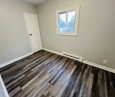 For Lease - 122 SIDNEY Street, Belleville, Ontario - Photo 4