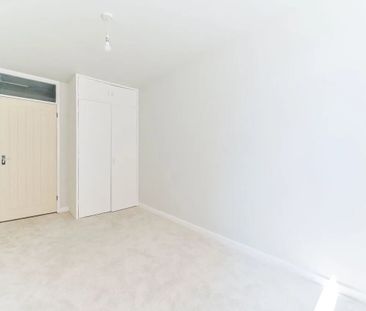 3 Bed Flat, St Augustines Avenue, CR2 - Photo 3