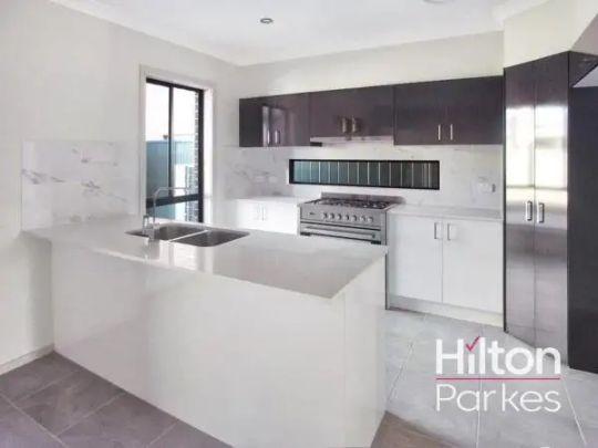 2/3 Henry Place, Plumpton NSW 2761 - Photo 1