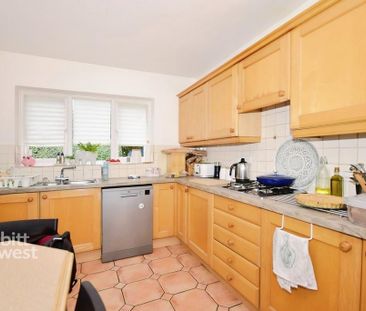 3 bedroom detached house to rent - Photo 4