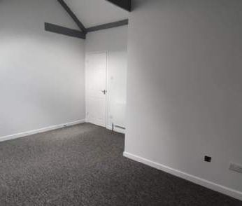 2 bedroom property to rent in Chard - Photo 1