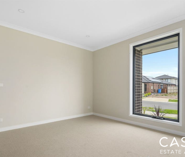 15 Shulze Drive, Clyde North - Photo 2