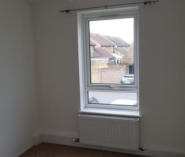 2 bedroom semi-detached house to rent - Photo 4