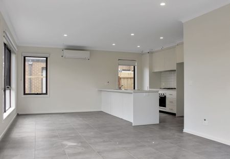 BRAND NEW UNIT IN QUIET CUL-DE-SAC - Photo 3