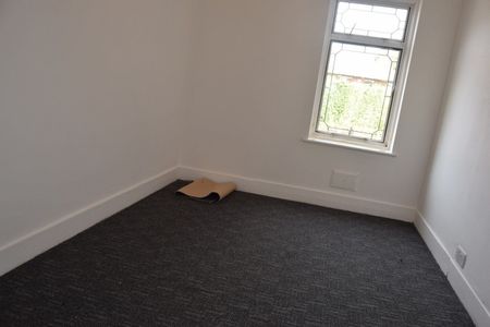 Three bedroom house close to ilford station - 2500 pcm - Photo 5