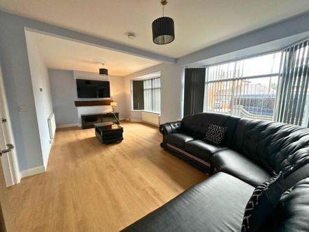 4 bedroom detached house to rent - Photo 4