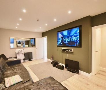 6 bedroom terraced house to rent - Photo 1