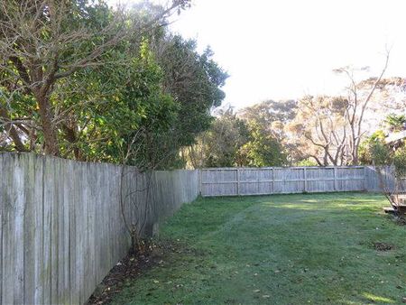 This tidy three-bedroom property is an absolute gem, perfectly situated near the hospital for your convenience. - Photo 4