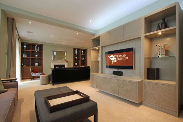 This totally refurbished 3 bedroom apartment in a popular portered block close to Hyde Park. - Photo 1