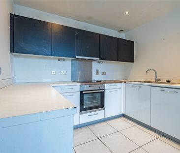 1 bed Flat for rent - Photo 2