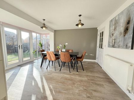 4 bedroom detached house to rent - Photo 2