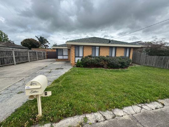 3 BEDROOM FAMILY HOME - Photo 1