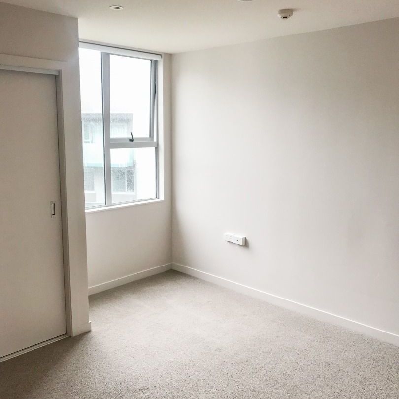 1-2 Bedroom Apartment - Photo 2