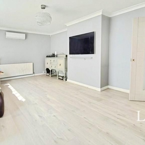 4 bedroom detached house to rent - Photo 1