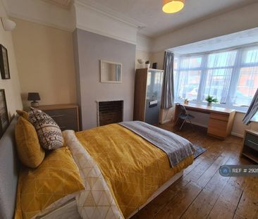 1 bedroom in a house share to rent - Photo 3