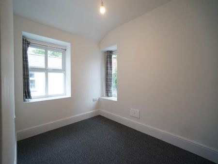 7 Holyhead Road - Photo 4